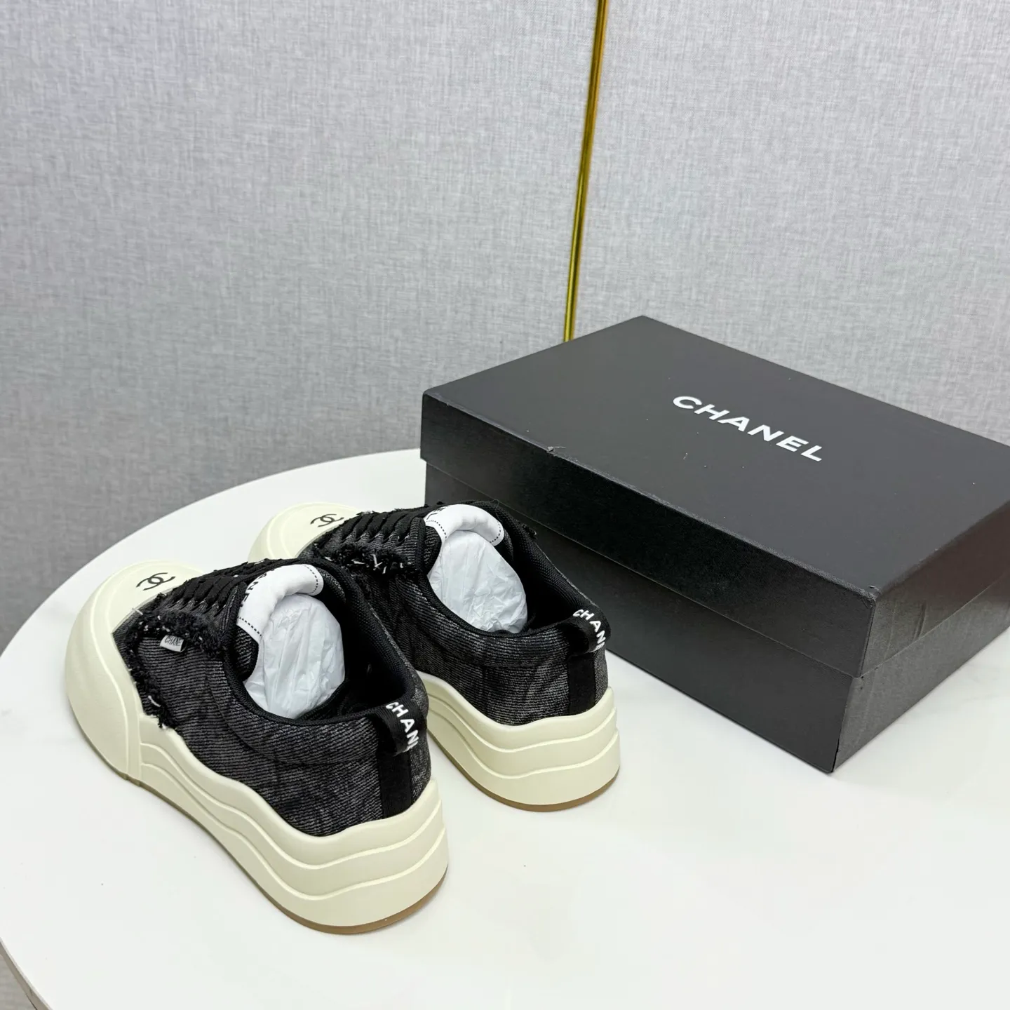 👟👟Ex-factory price 600👟👟Chanel Panda Shoes! 2025 counter's top casual sports shoes, this classic design; the upper is in the style of electric embroidery with various techniques; the outsole is fashionable and sporty; the unusual inclusion of a variety of color matching elements... The diversified mix and match is very good-looking and versatile, and can be used for leisure, fashion, sports, and outdoor... ꫛꫀꪝ Go➫ Materials: ❶Upper made of: original imported first-layer silk cowhide + original version waterproof cloth + original first-layer cowhide ❷Inner lining: Original Yangli+wang ❸ Outsole based on: Original TPU combination outsole Counter boutique packaging complete set for women 35–41
